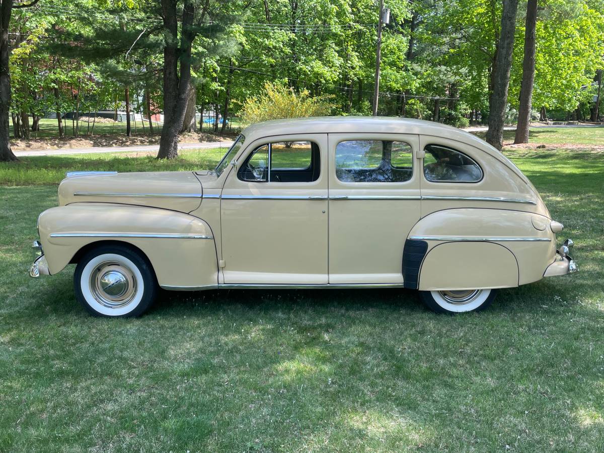 Ford Super deluxe  1948 yellow