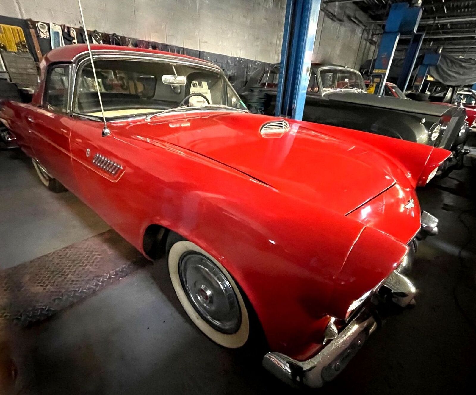 Ford-Thunderbird-1956-Both-Tops-14