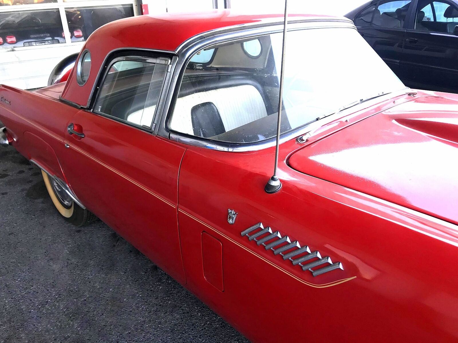 Ford-Thunderbird-1956-Both-Tops-30