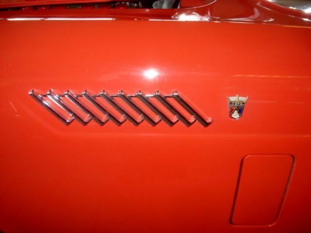 Ford-Thunderbird-1956-Both-Tops-32