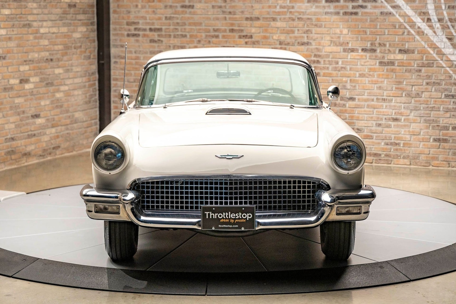 Ford-Thunderbird-1957-Convertible-2