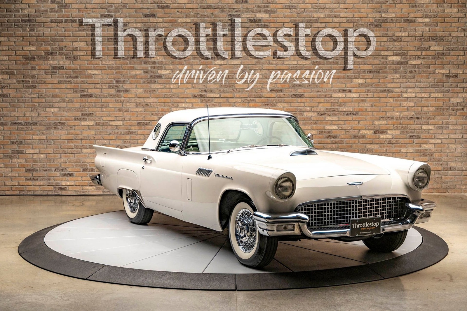 Ford-Thunderbird-1957-Convertible-4