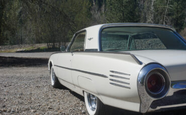 Ford-Thunderbird-1961-Coupe-2