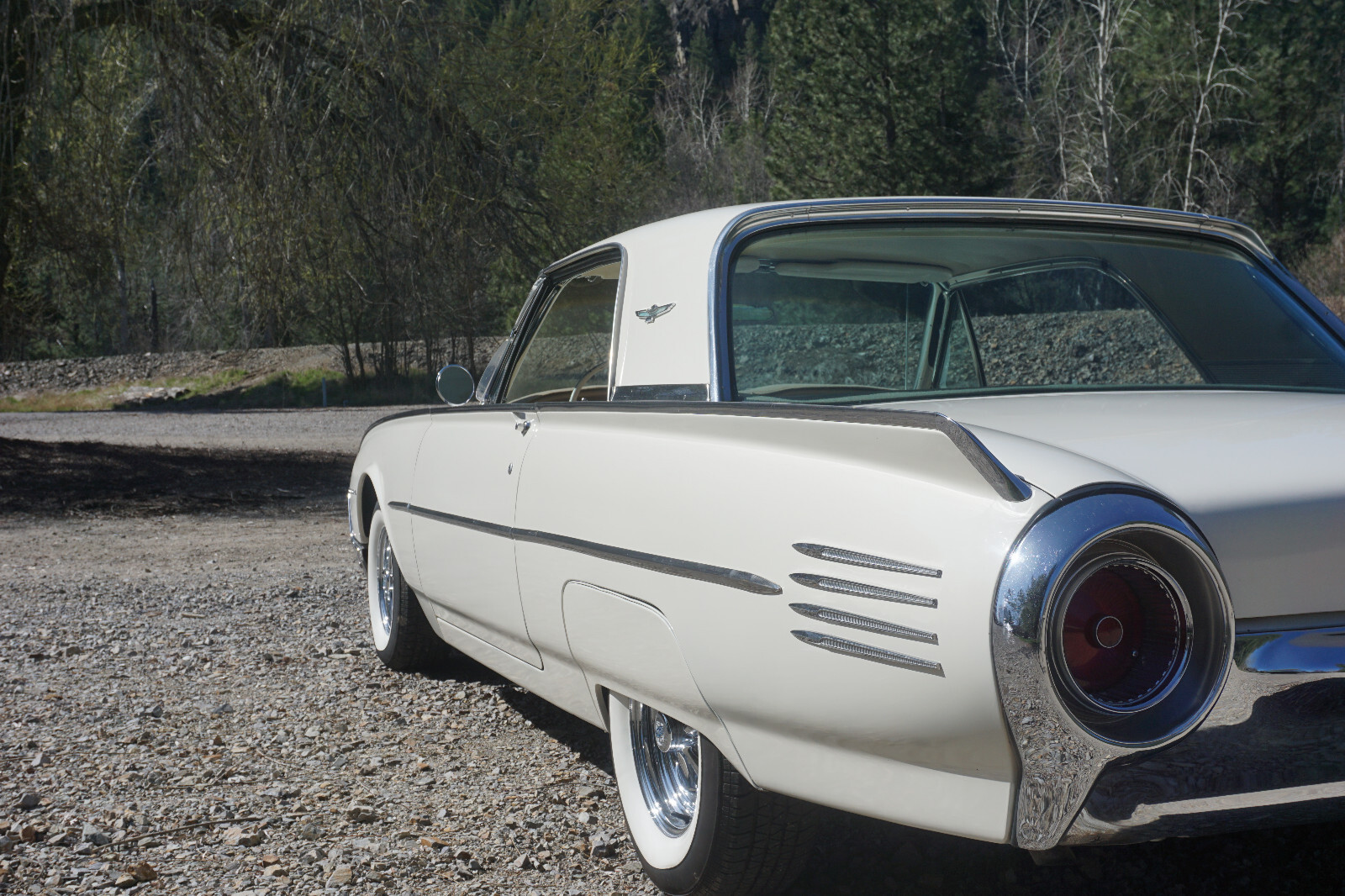 Ford-Thunderbird-1961-Coupe-2