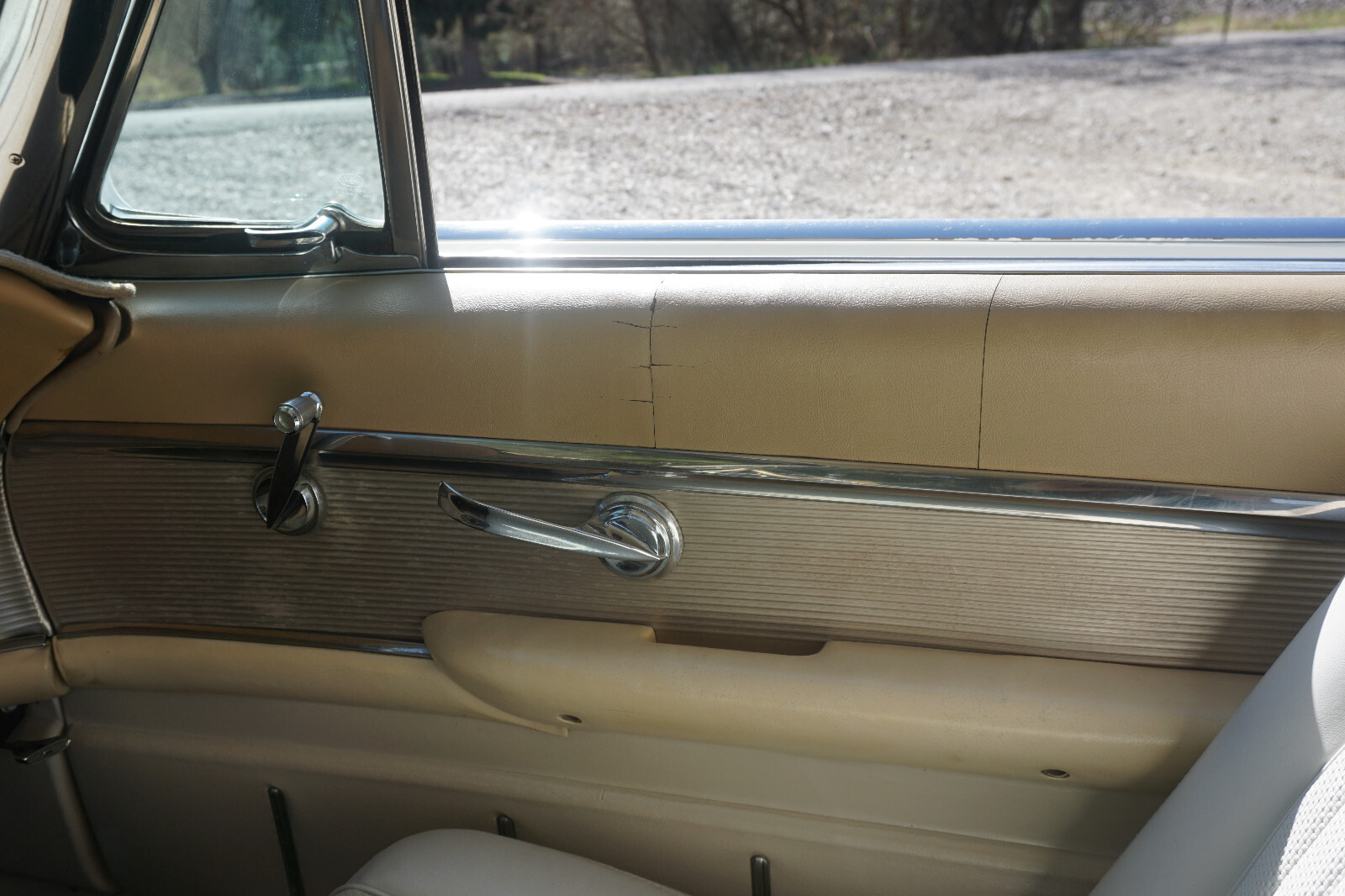 Ford-Thunderbird-1961-Coupe-25