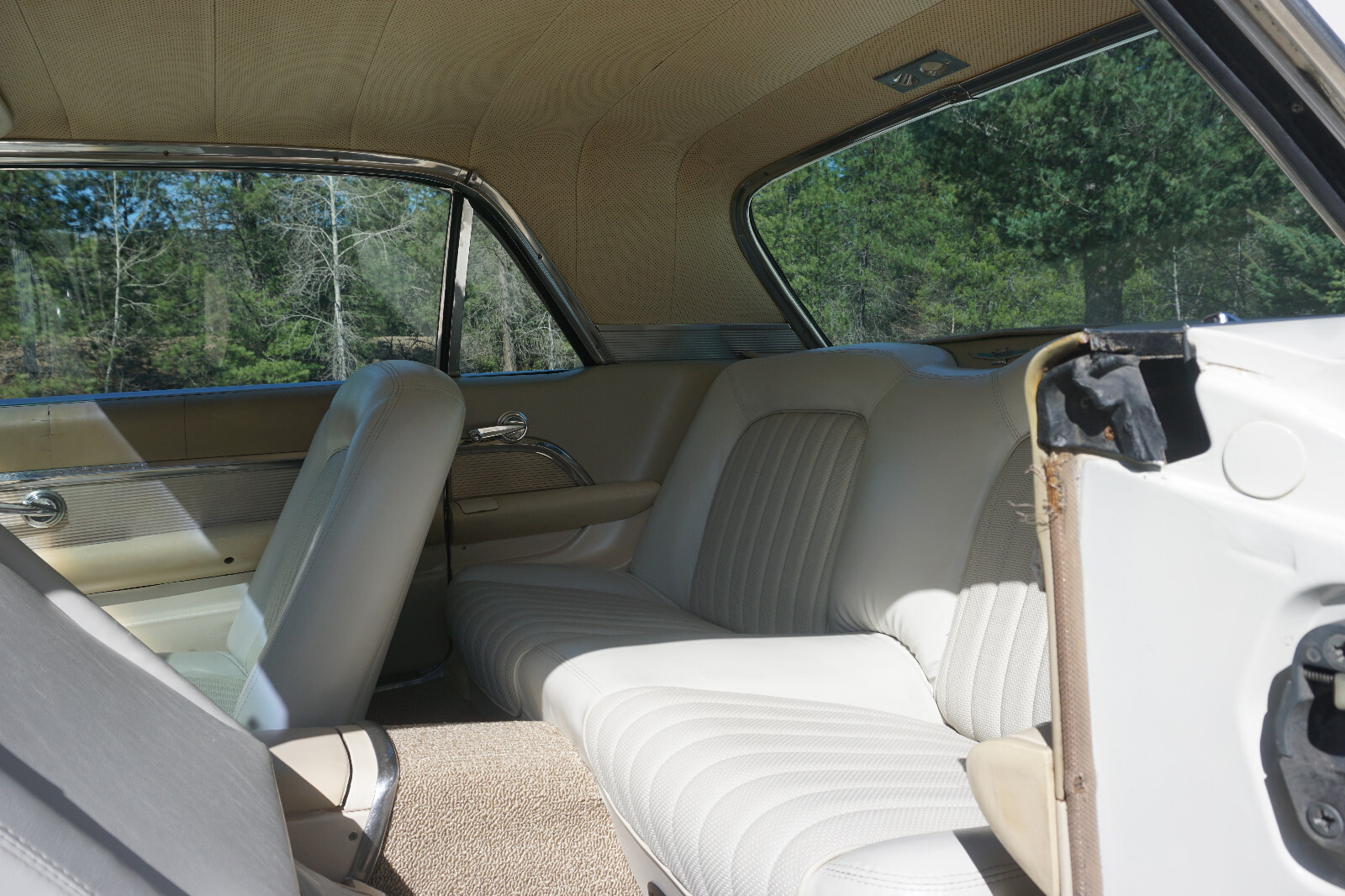 Ford-Thunderbird-1961-Coupe-26