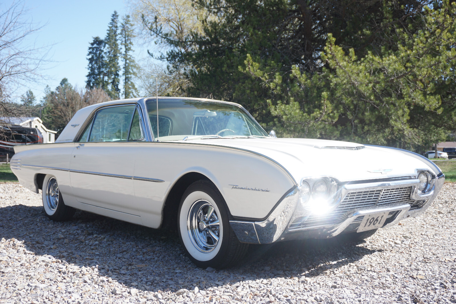 Ford-Thunderbird-1961-Coupe-32