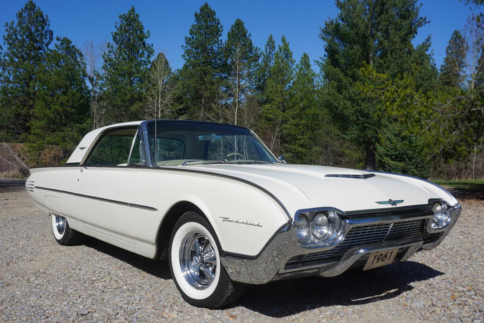 Ford-Thunderbird-1961-Coupe-4