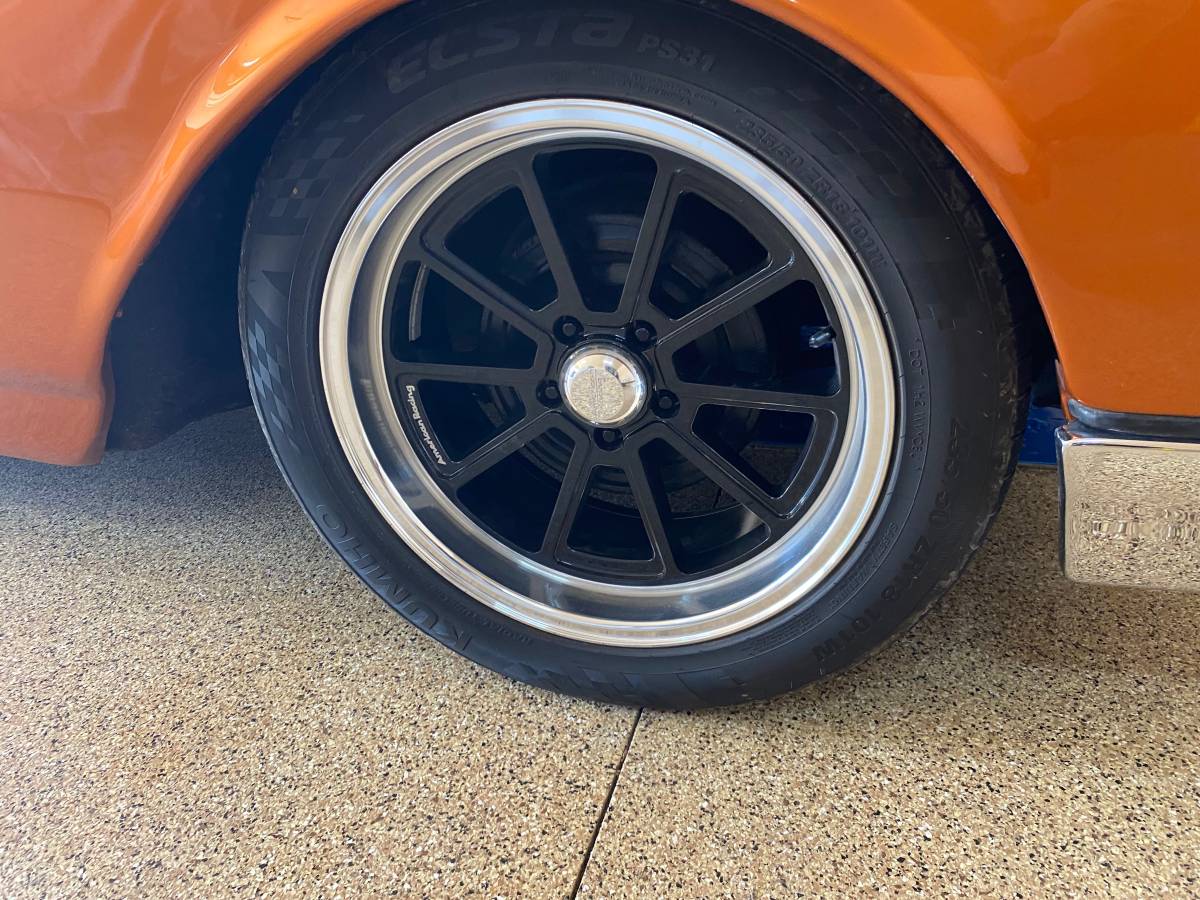 Ford-Thunderbird-1961-orange-11