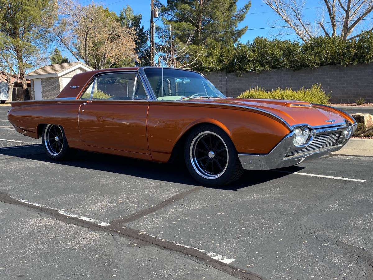 Ford-Thunderbird-1961-orange-9