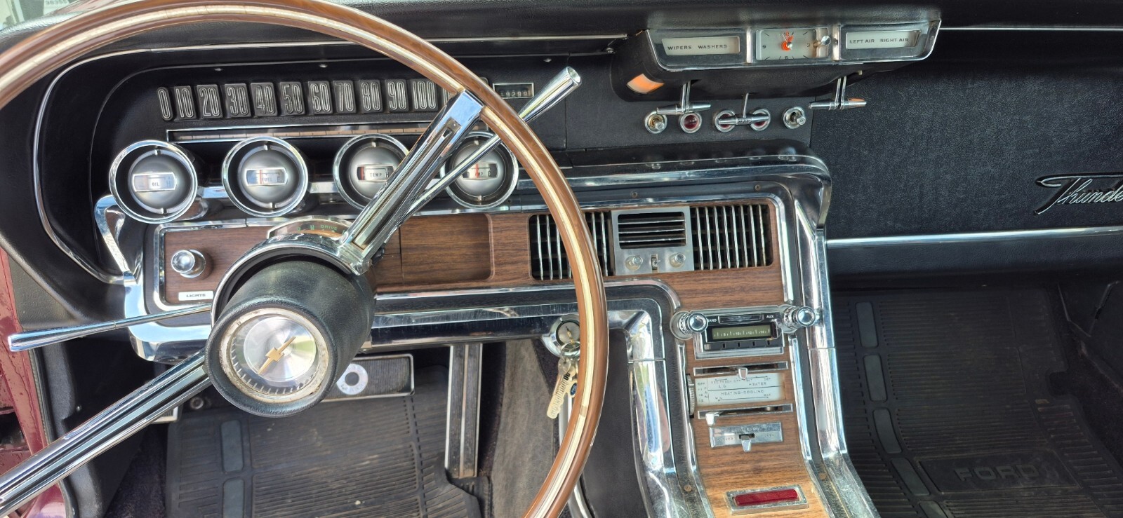 Ford-Thunderbird-1965-Coupe-27
