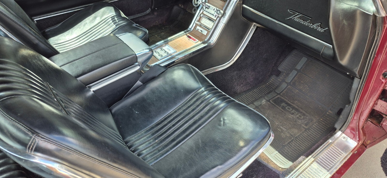 Ford-Thunderbird-1965-Coupe-34