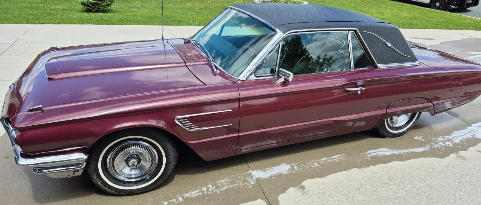 Ford-Thunderbird-1965-Coupe