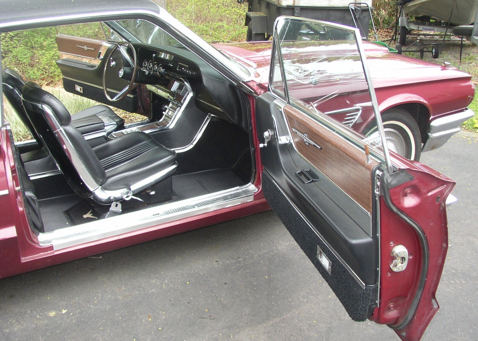 Ford-Thunderbird-1965-Sedan-13