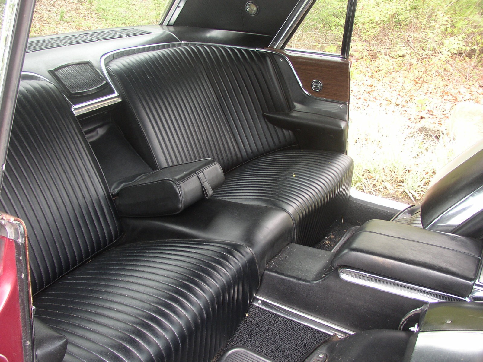 Ford-Thunderbird-1965-Sedan-14