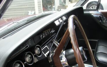Ford-Thunderbird-1965-Sedan-8