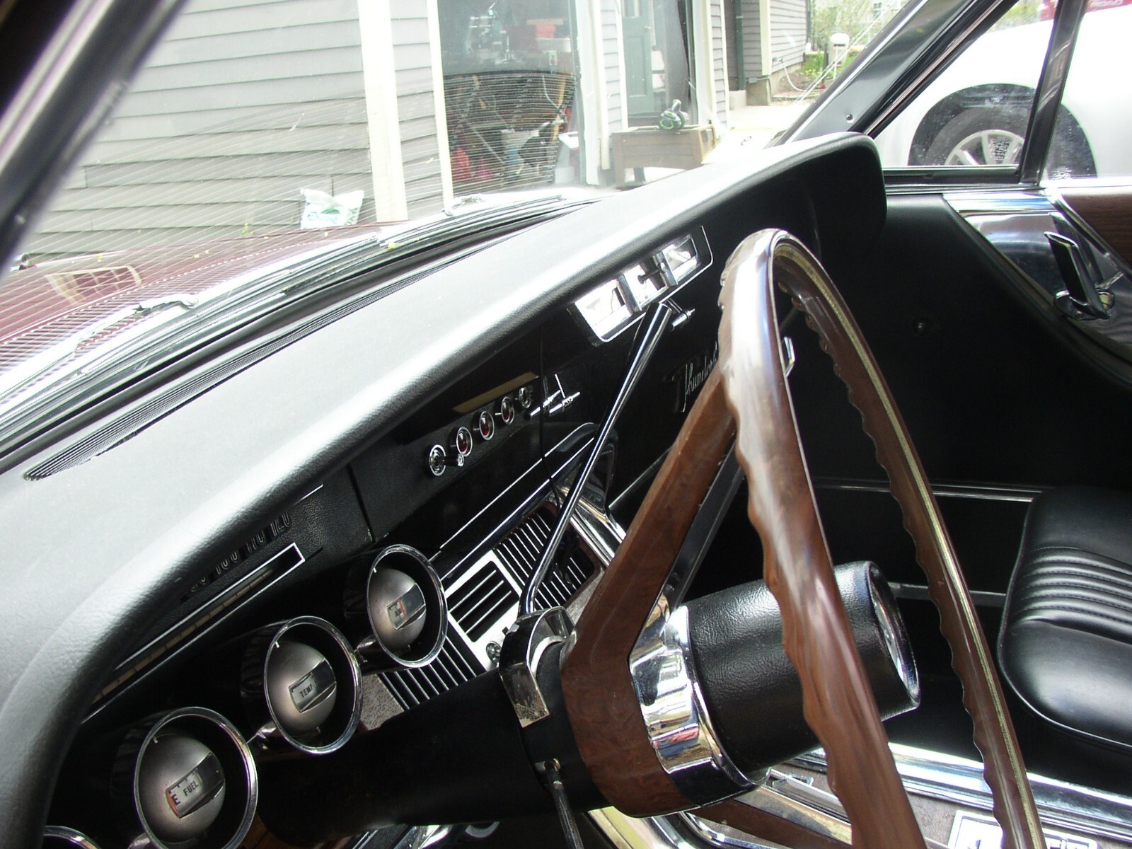 Ford-Thunderbird-1965-Sedan-8