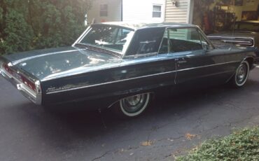 Ford-Thunderbird-1966-Sedan-2