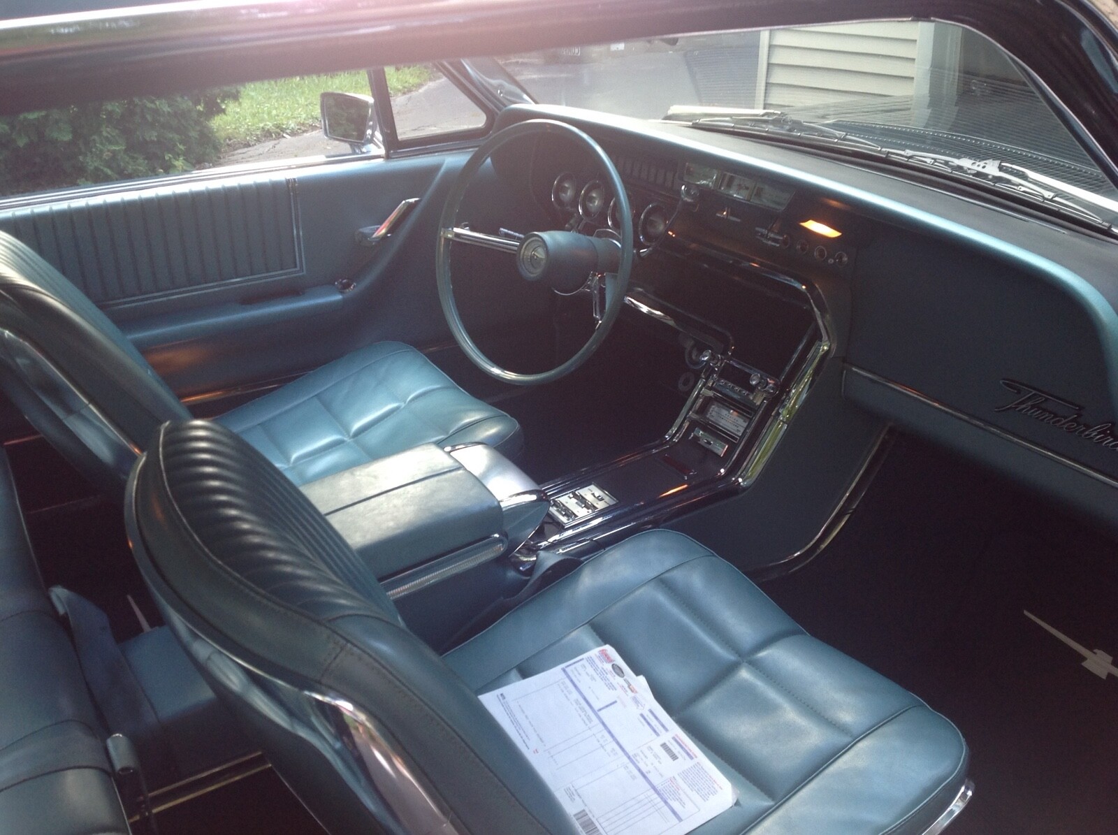 Ford-Thunderbird-1966-Sedan-3