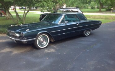 Ford-Thunderbird-1966-Sedan
