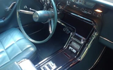 Ford-Thunderbird-1966-Sedan-5