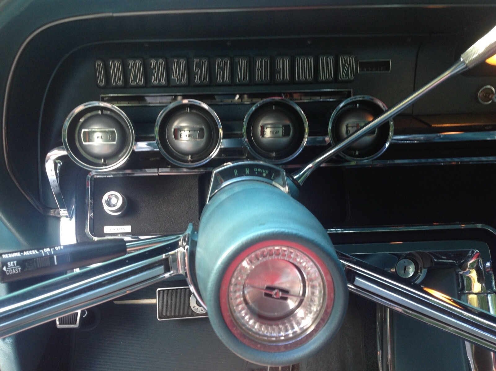 Ford-Thunderbird-1966-Sedan-6