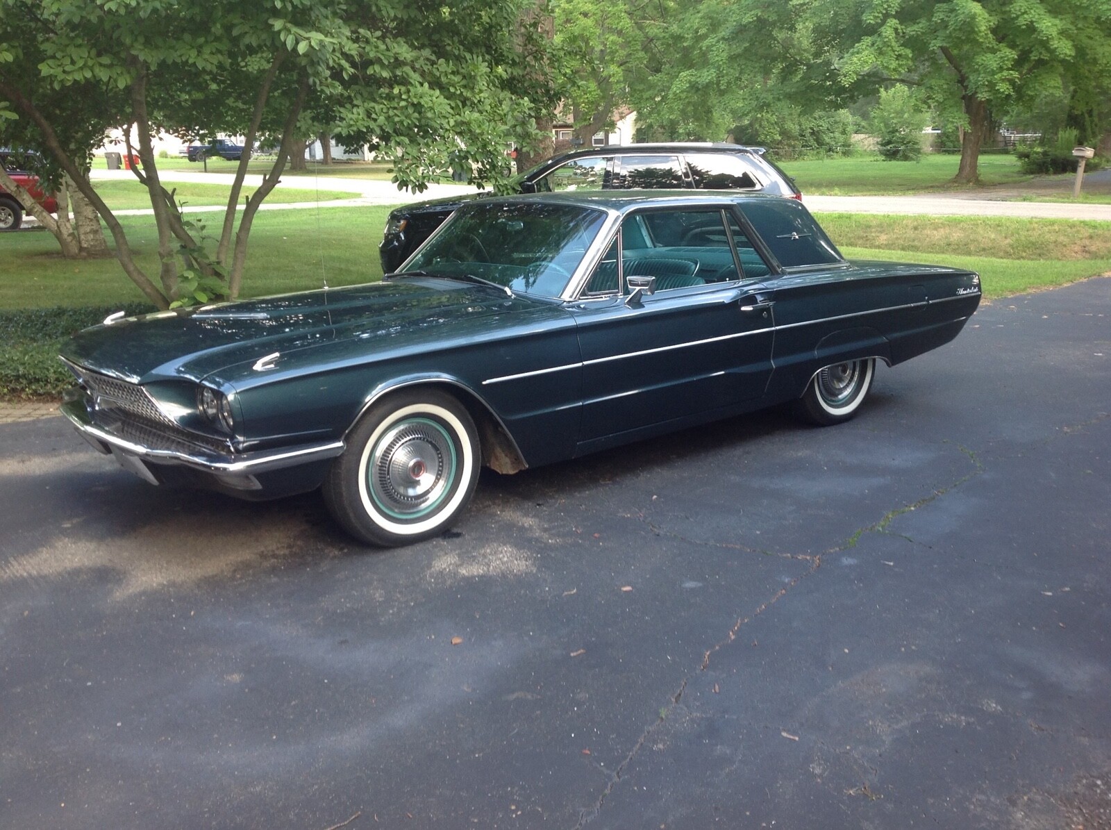 Ford-Thunderbird-1966-Sedan
