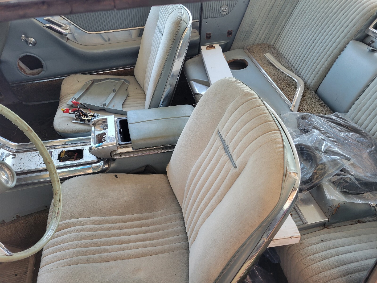 Ford-Thunderbird-1967-10