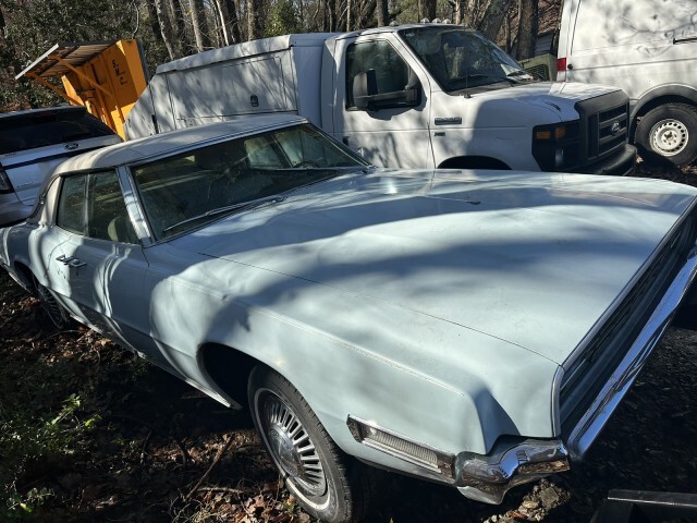 Ford-Thunderbird-1968-Sedan-3