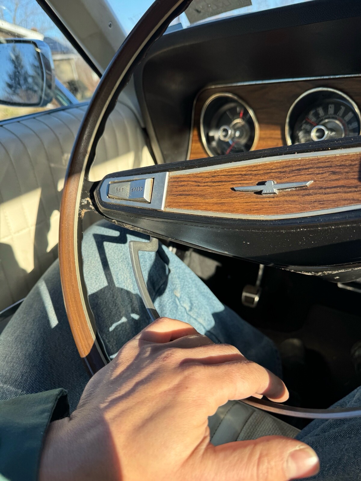 Ford-Thunderbird-1969-Coupe-11
