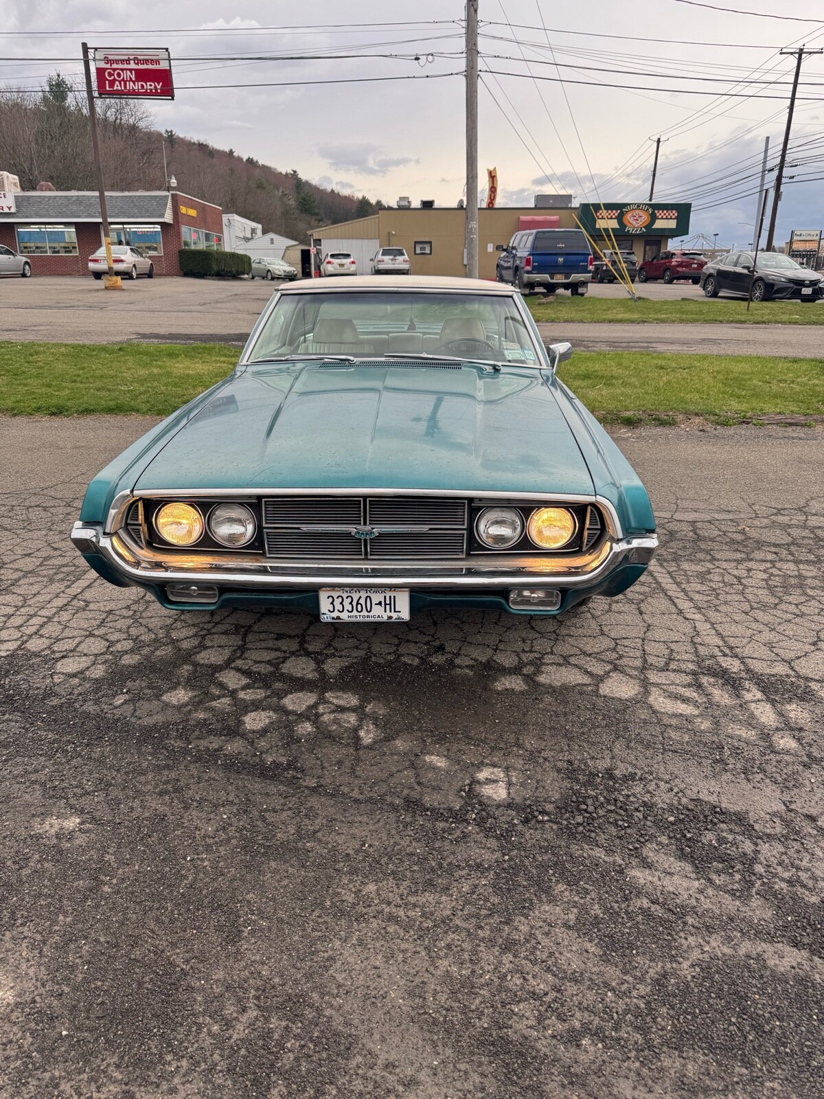 Ford-Thunderbird-1969-Coupe-2