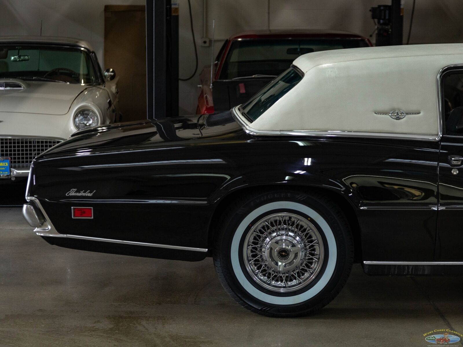 Ford-Thunderbird-1971-2-Door-Coupe-1