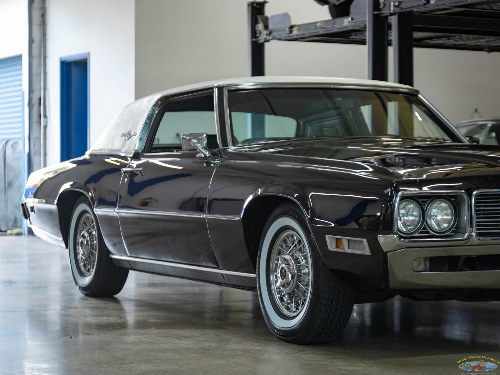 Ford-Thunderbird-1971-2-Door-Coupe-10
