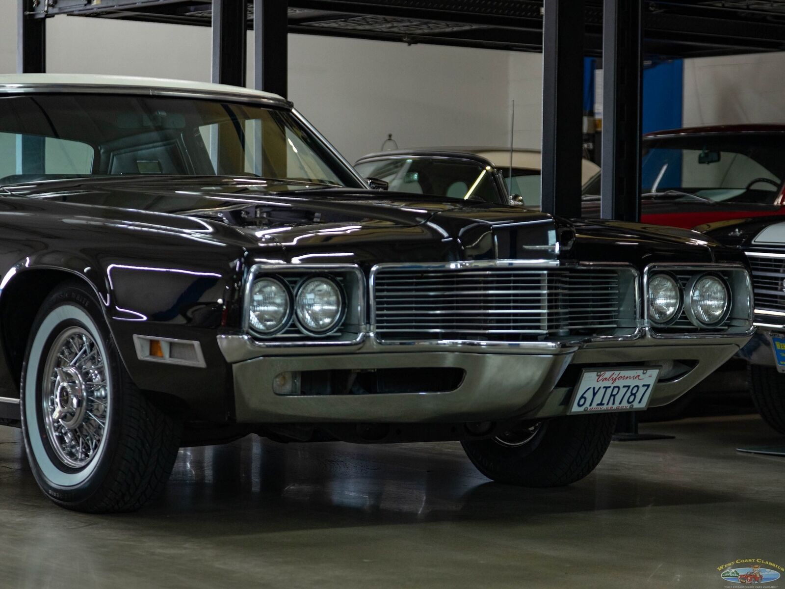 Ford-Thunderbird-1971-2-Door-Coupe-11