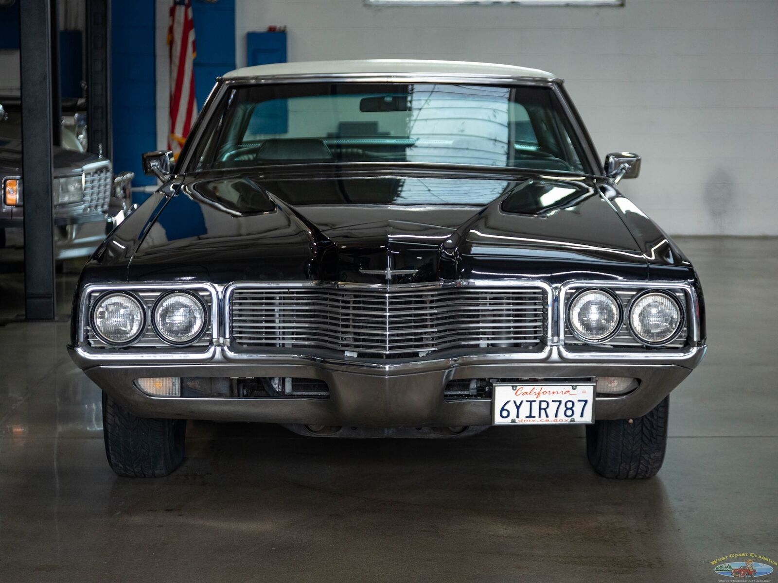 Ford-Thunderbird-1971-2-Door-Coupe-12