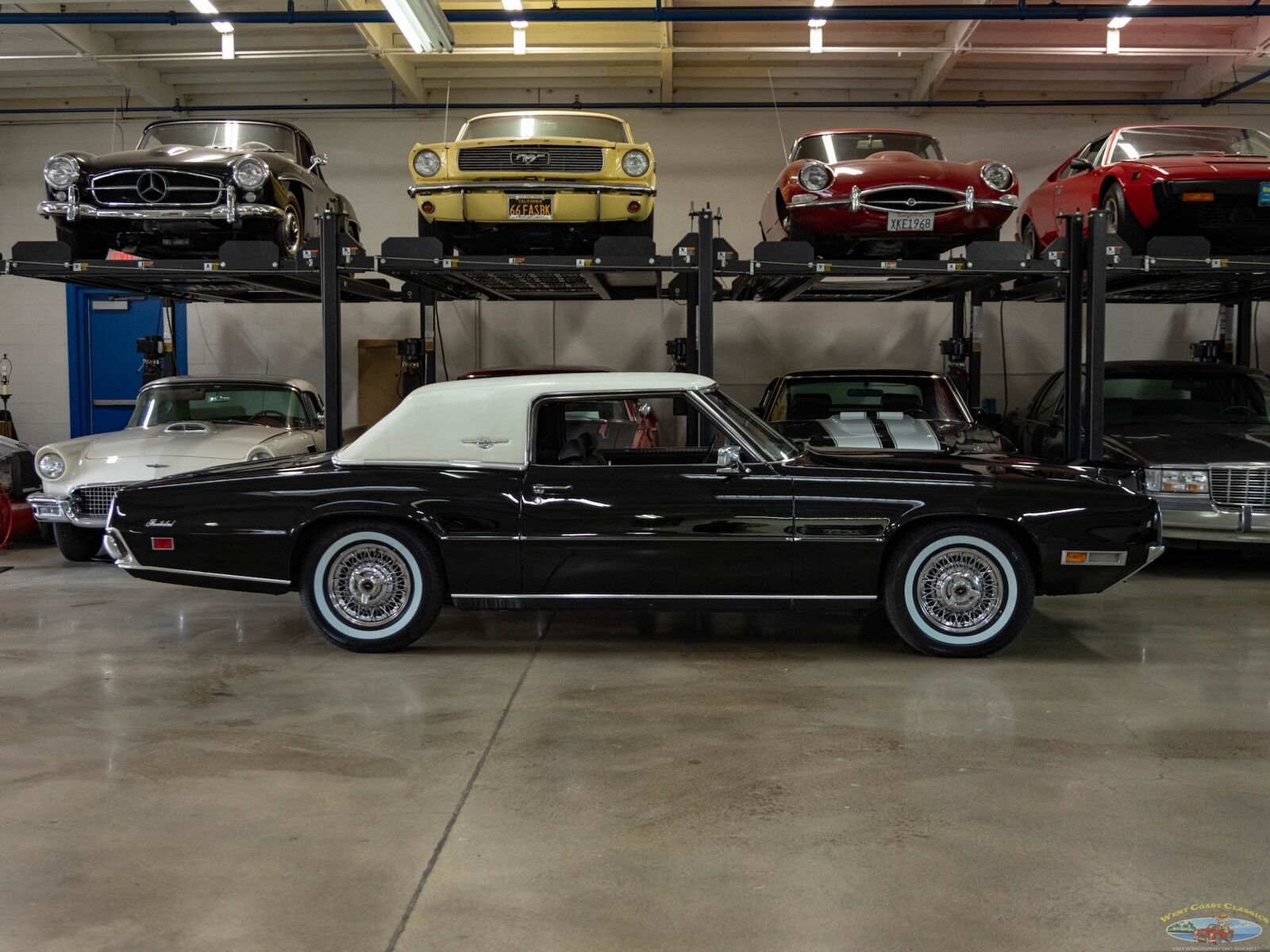 Ford-Thunderbird-1971-2-Door-Coupe-2