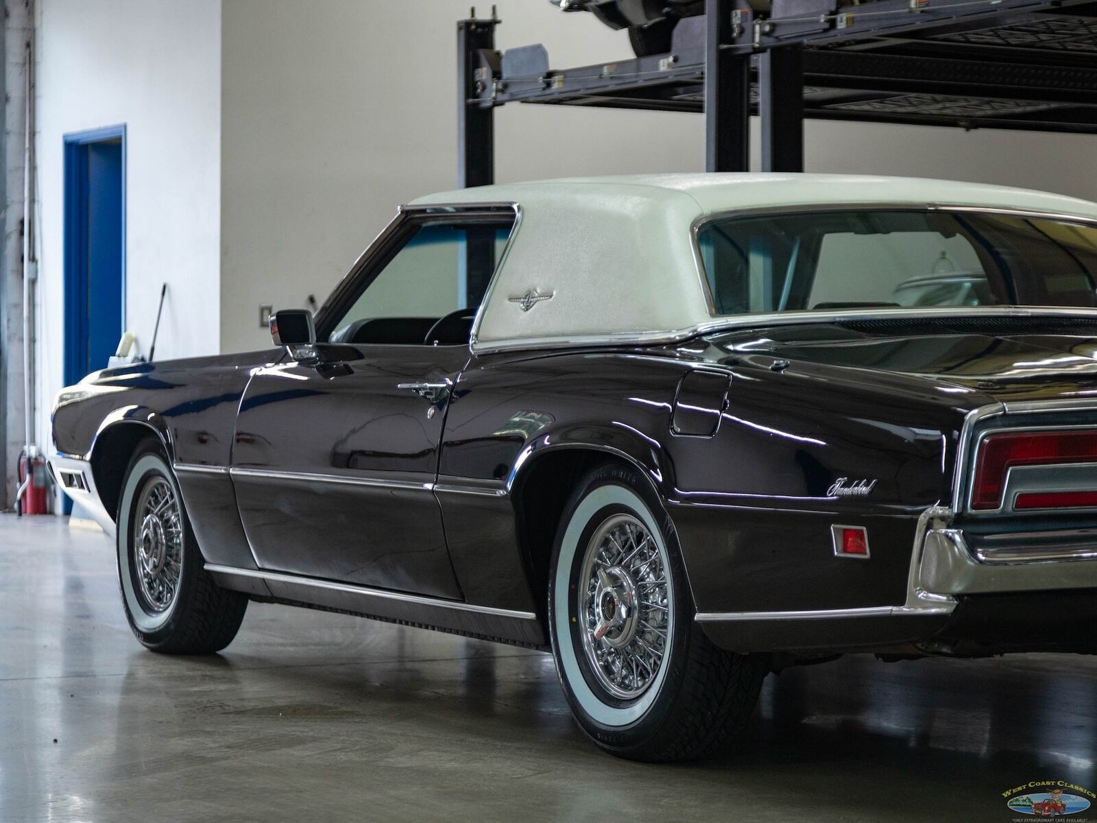 Ford-Thunderbird-1971-2-Door-Coupe-21