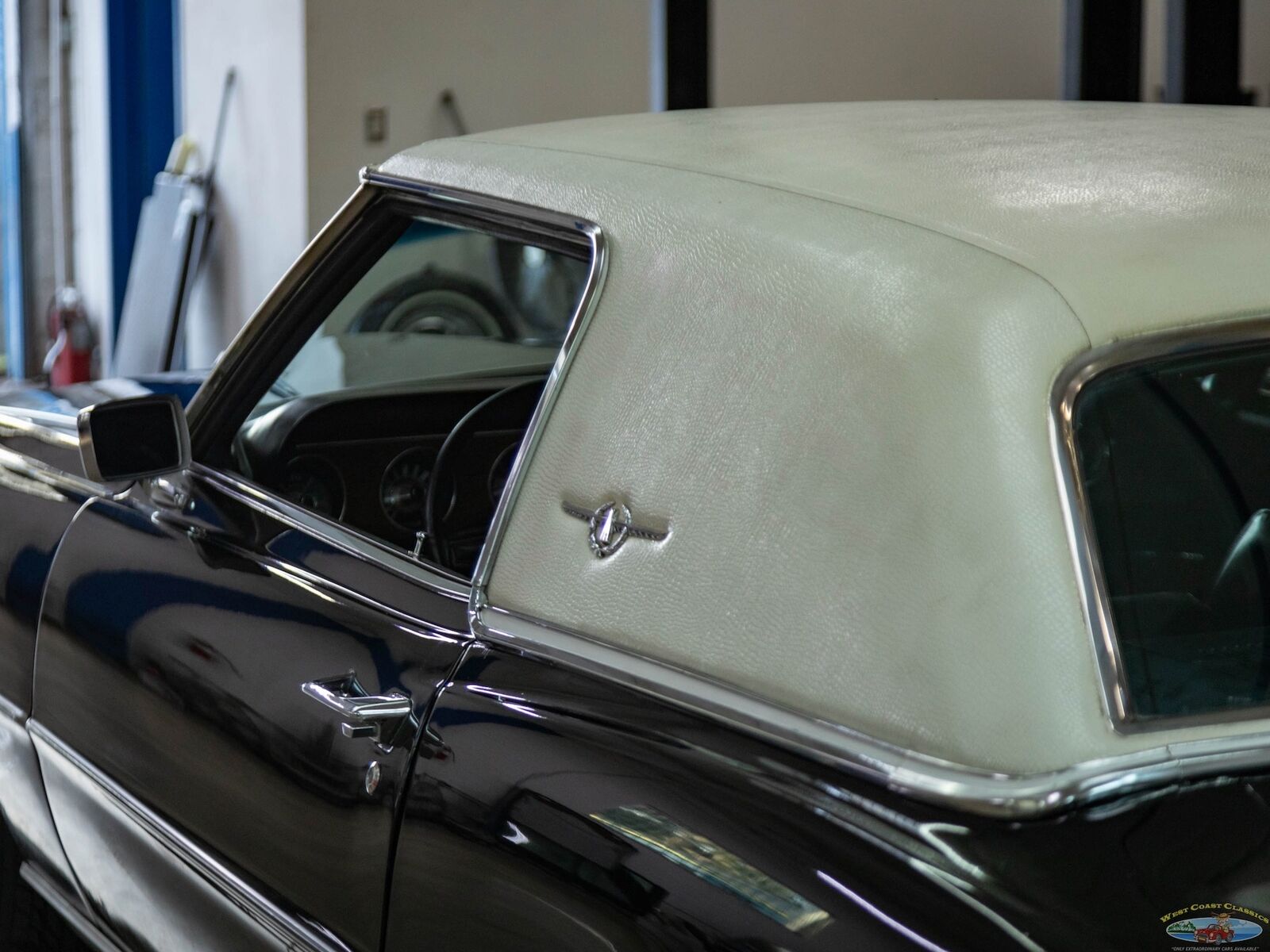 Ford-Thunderbird-1971-2-Door-Coupe-23