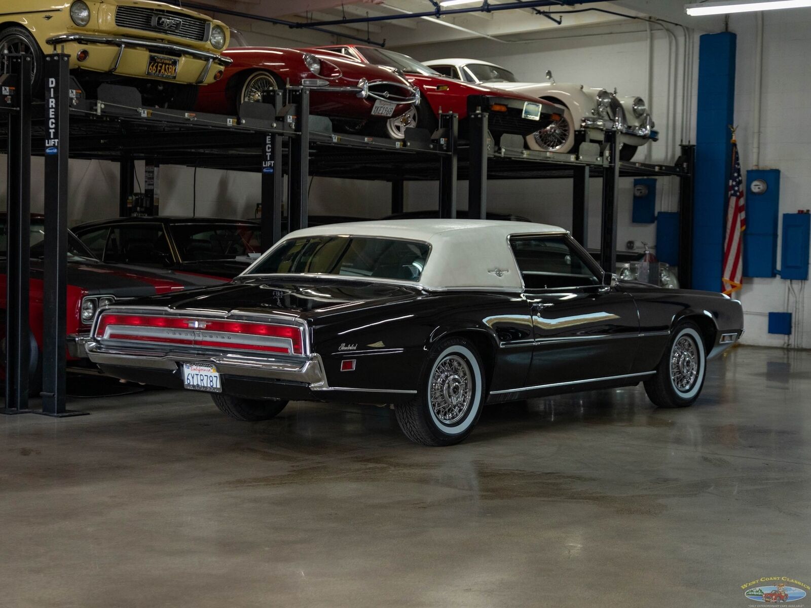 Ford-Thunderbird-1971-2-Door-Coupe-24