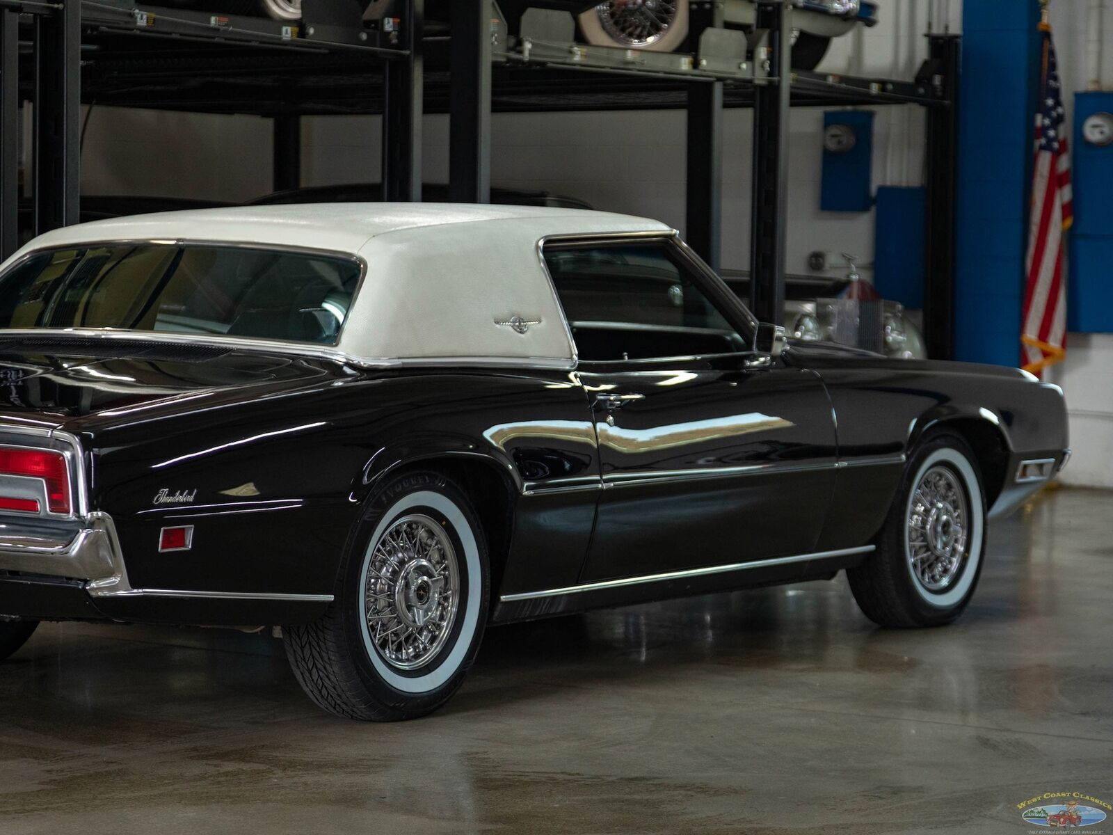 Ford-Thunderbird-1971-2-Door-Coupe-26