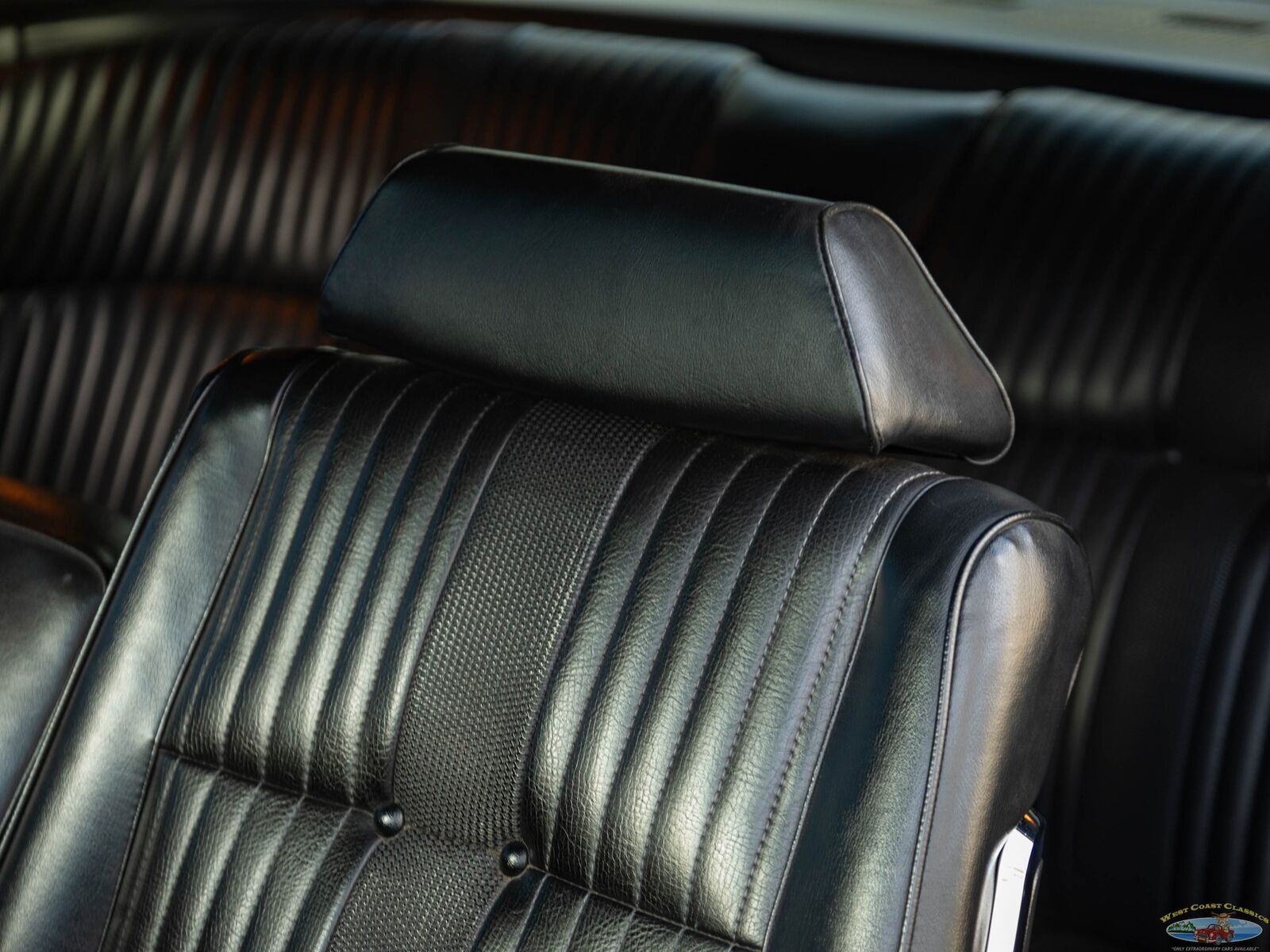 Ford-Thunderbird-1971-2-Door-Coupe-28