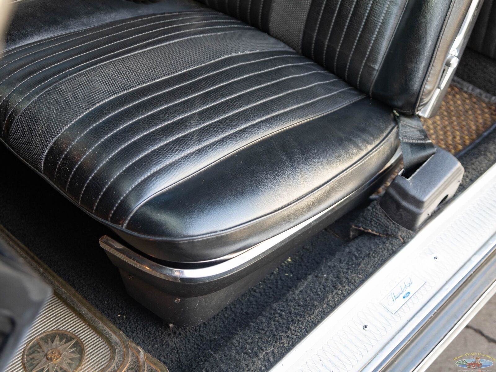 Ford-Thunderbird-1971-2-Door-Coupe-29