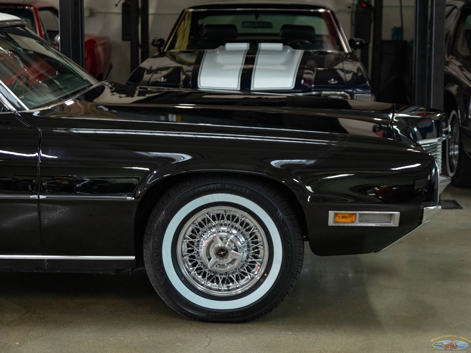 Ford-Thunderbird-1971-2-Door-Coupe-3
