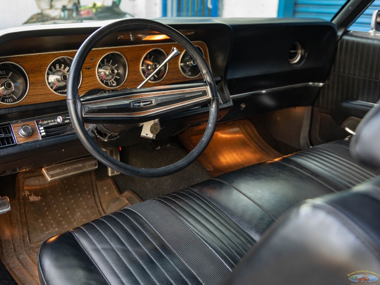 Ford-Thunderbird-1971-2-Door-Coupe-32