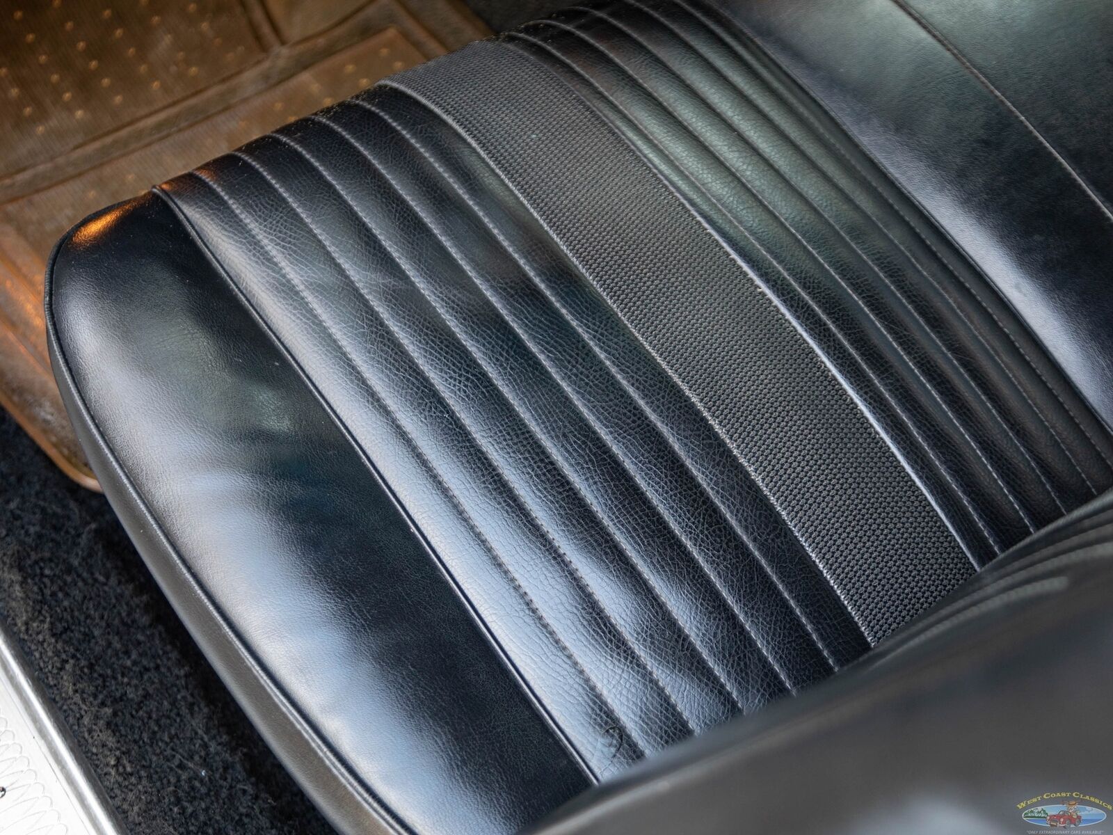 Ford-Thunderbird-1971-2-Door-Coupe-33