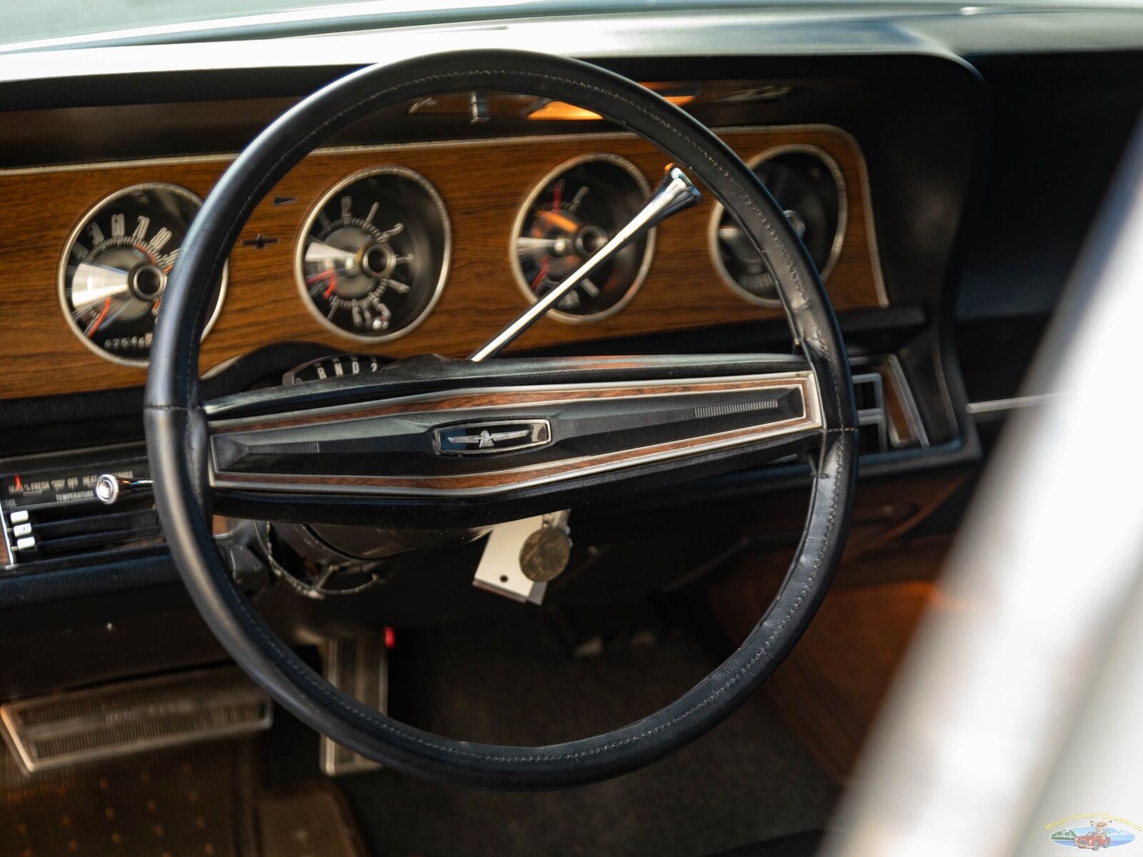 Ford-Thunderbird-1971-2-Door-Coupe-35