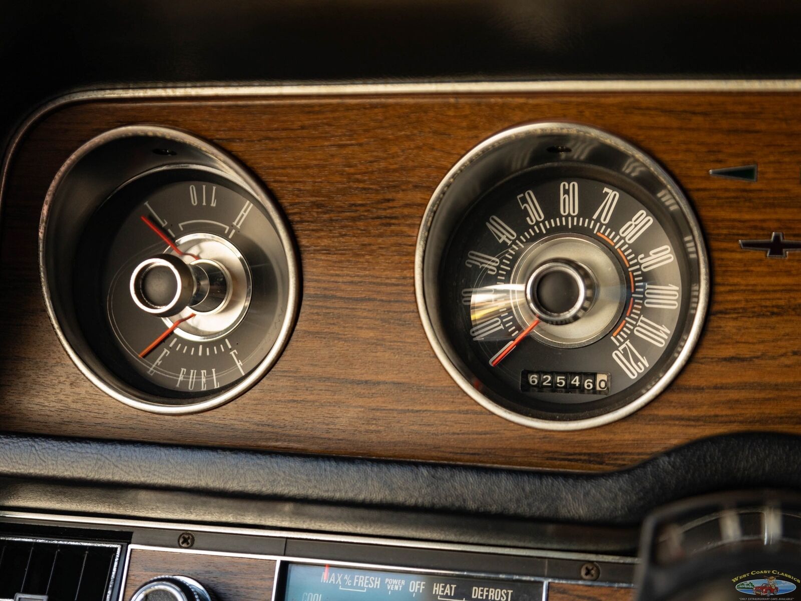 Ford-Thunderbird-1971-2-Door-Coupe-37