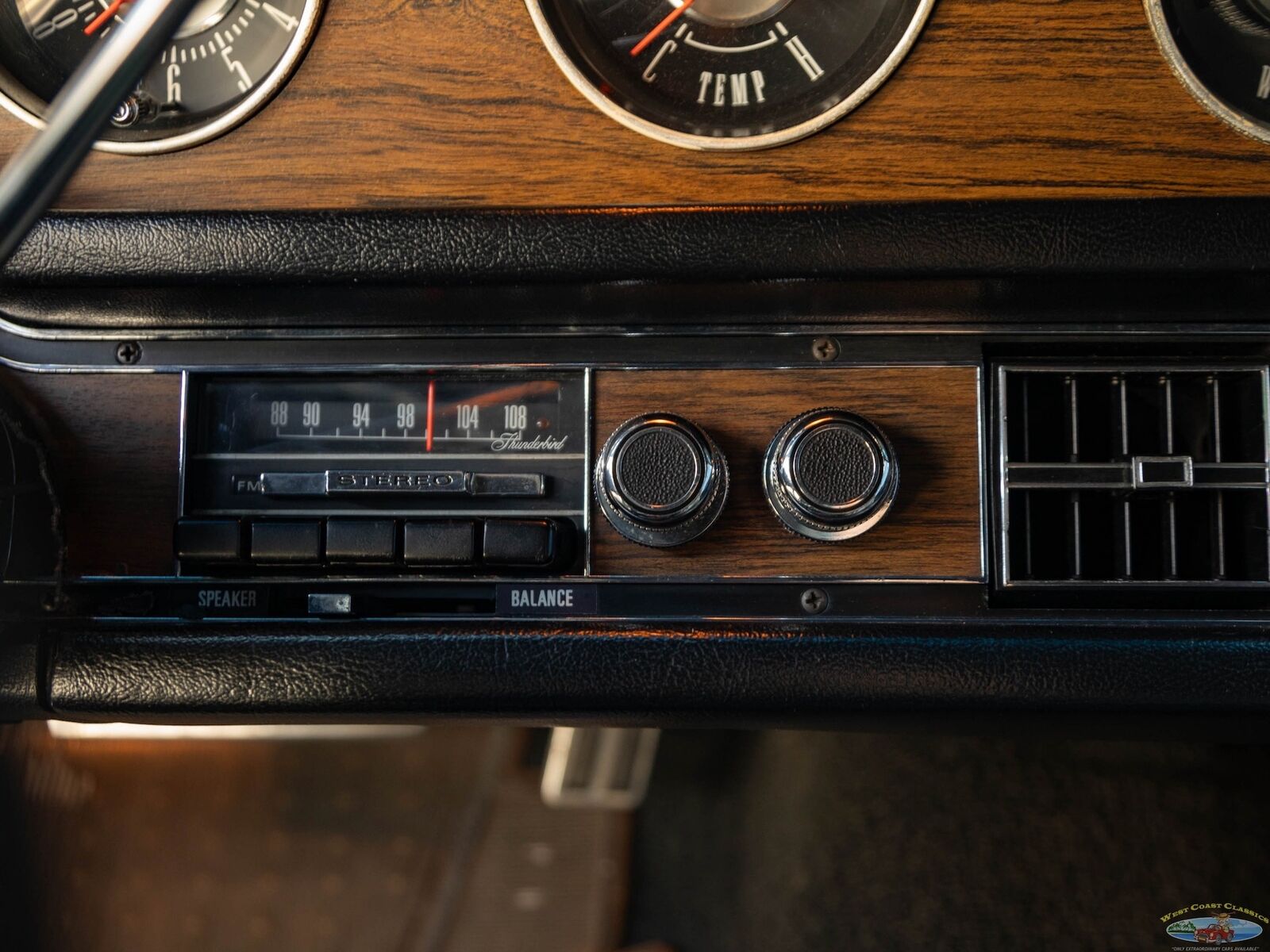 Ford-Thunderbird-1971-2-Door-Coupe-39