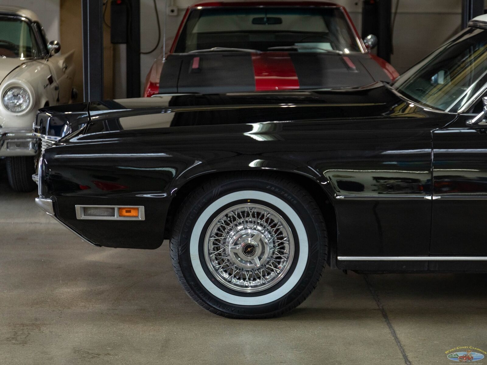 Ford-Thunderbird-1971-2-Door-Coupe-4
