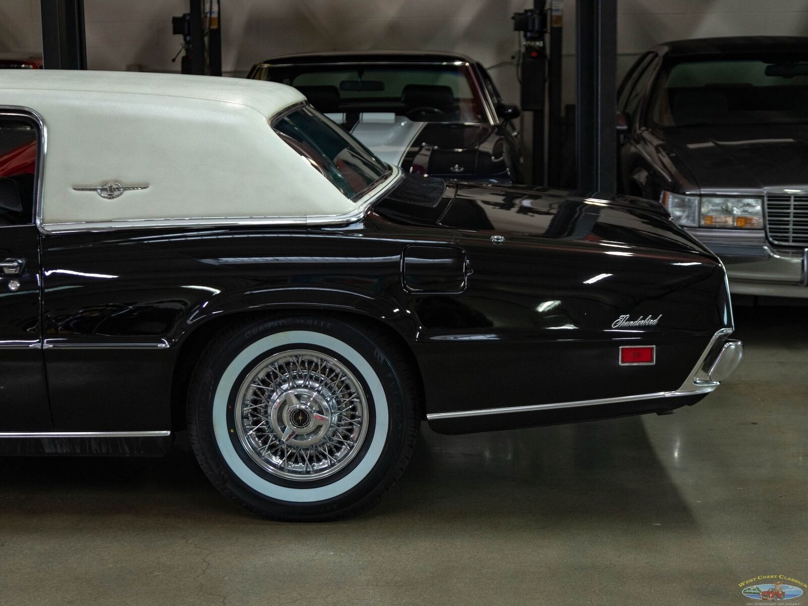 Ford-Thunderbird-1971-2-Door-Coupe-6